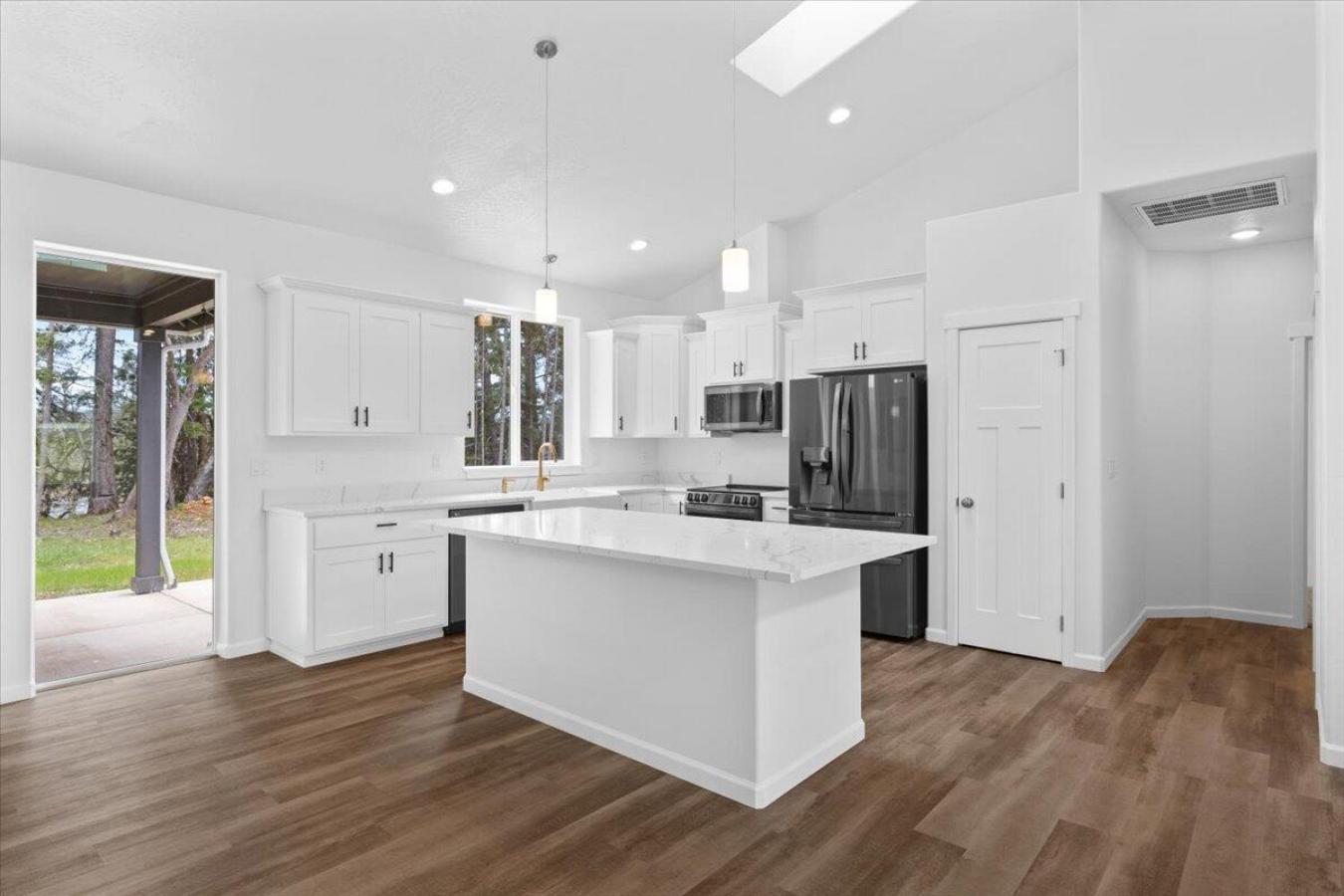 Merlin, Josephine, 97532, United States, 4 Bedrooms Bedrooms, ,2 BathroomsBathrooms,Residential,For Sale,1820295