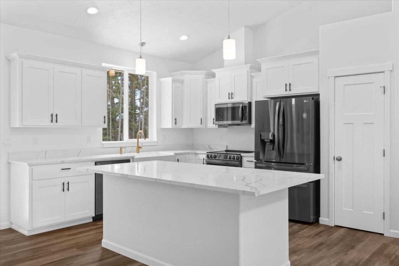 Merlin, Josephine, 97532, United States, 4 Bedrooms Bedrooms, ,2 BathroomsBathrooms,Residential,For Sale,1820295