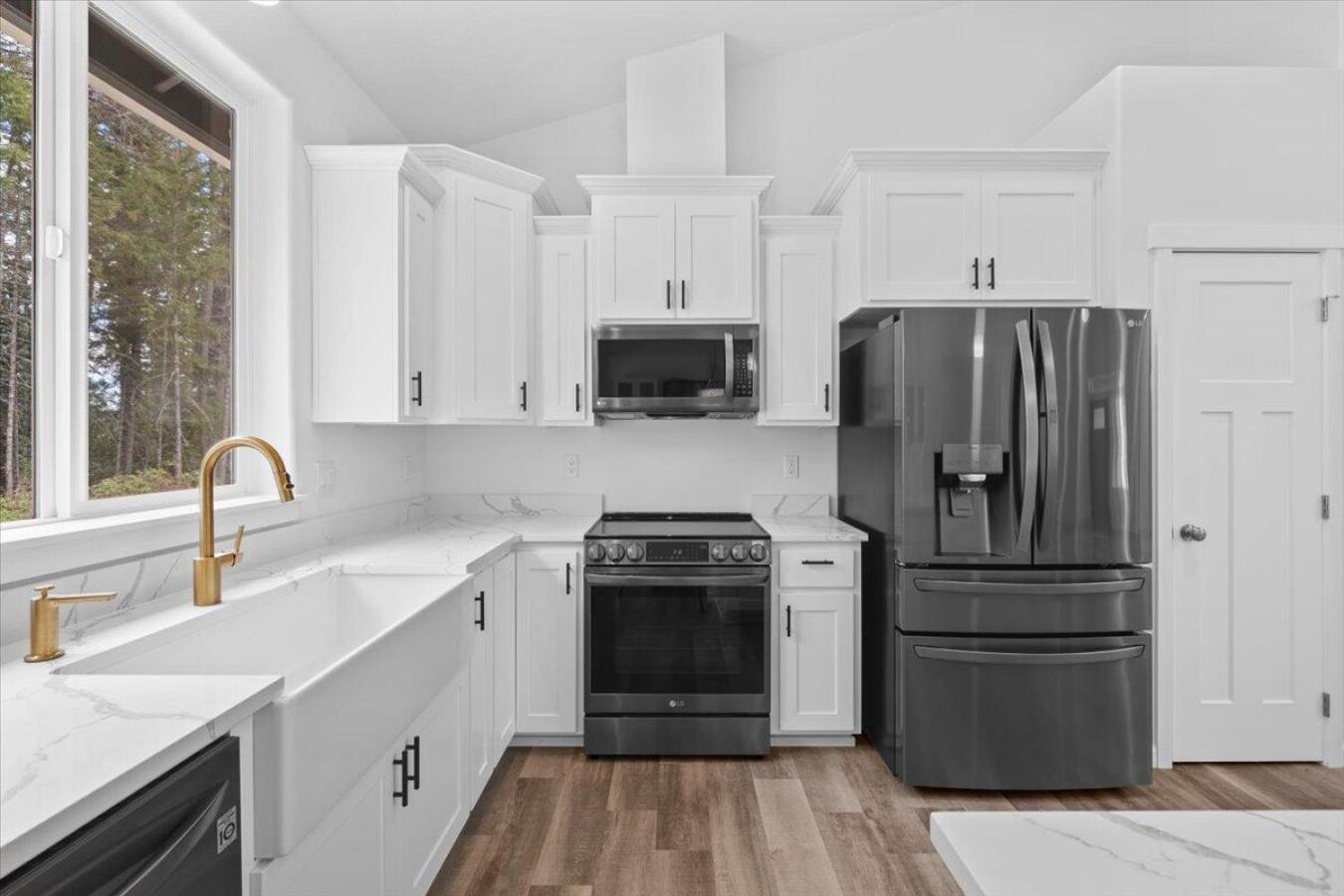 Merlin, Josephine, 97532, United States, 4 Bedrooms Bedrooms, ,2 BathroomsBathrooms,Residential,For Sale,1820295