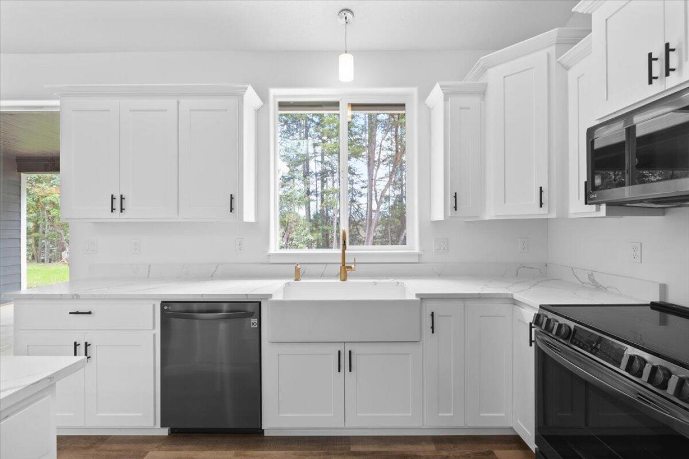 Merlin, Josephine, 97532, United States, 4 Bedrooms Bedrooms, ,2 BathroomsBathrooms,Residential,For Sale,1820295