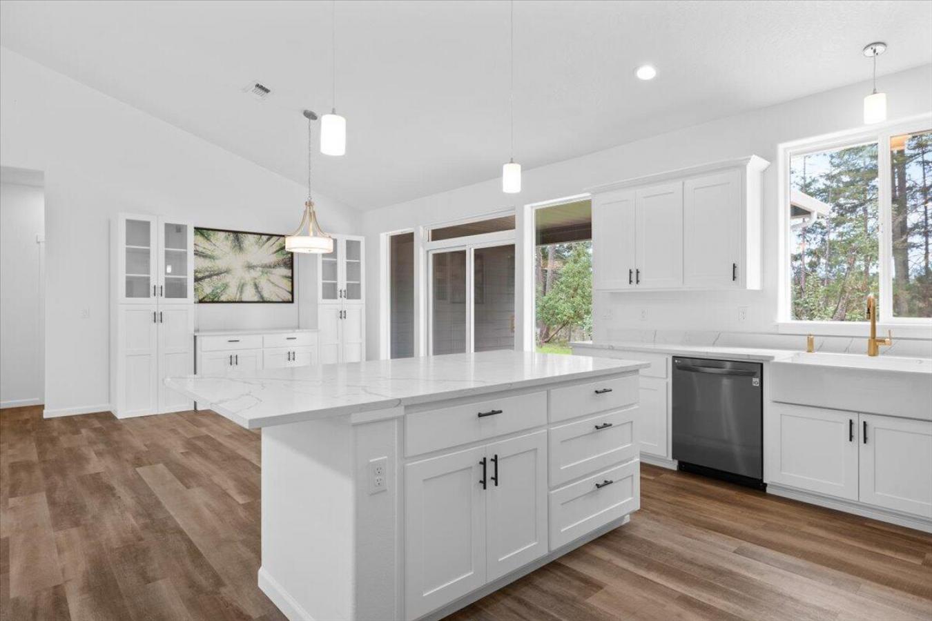 Merlin, Josephine, 97532, United States, 4 Bedrooms Bedrooms, ,2 BathroomsBathrooms,Residential,For Sale,1820295