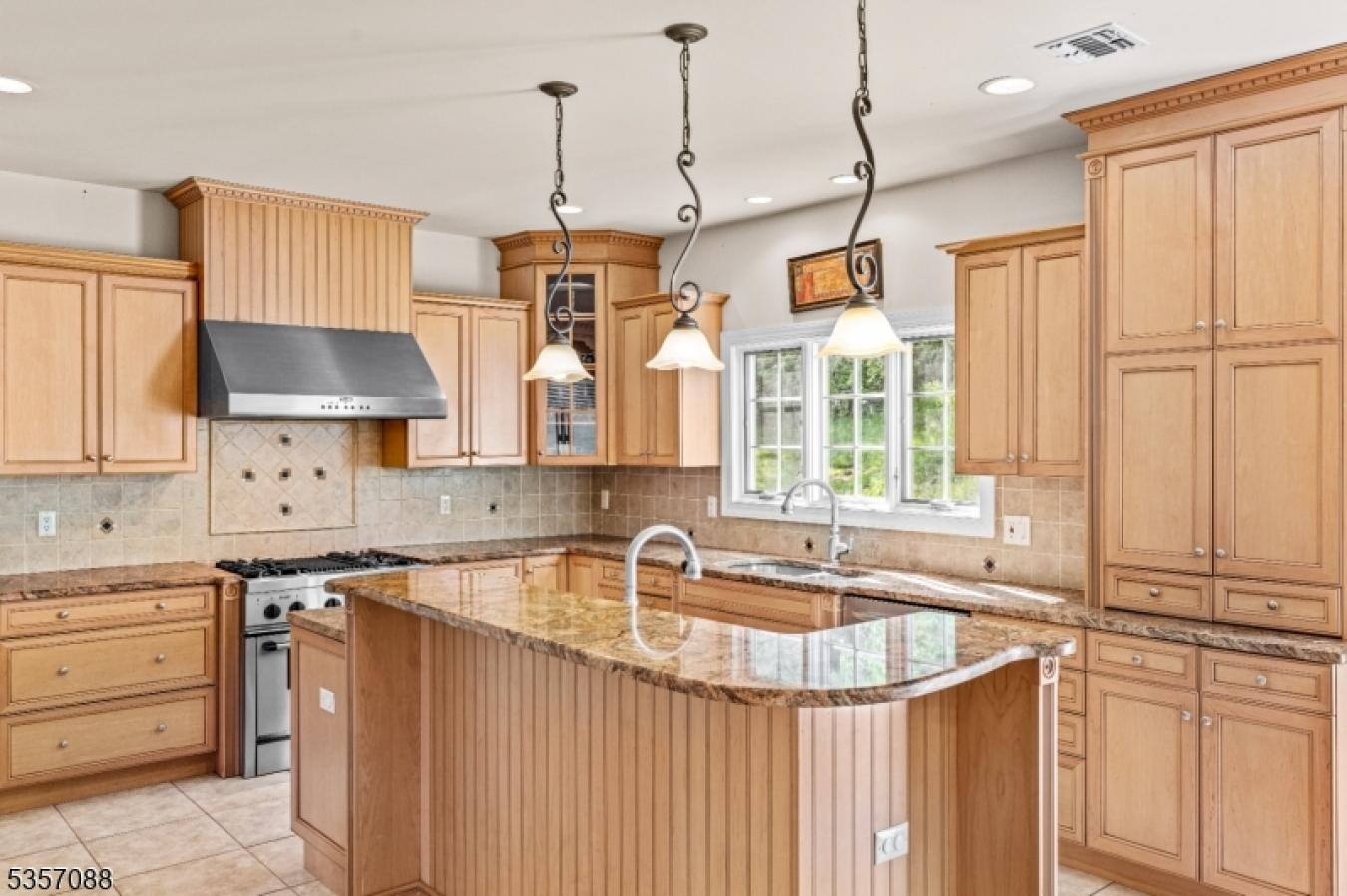 Montville Twp., Morris, 07045, United States, 6 Bedrooms Bedrooms, ,4 BathroomsBathrooms,Residential,For Sale,1820750