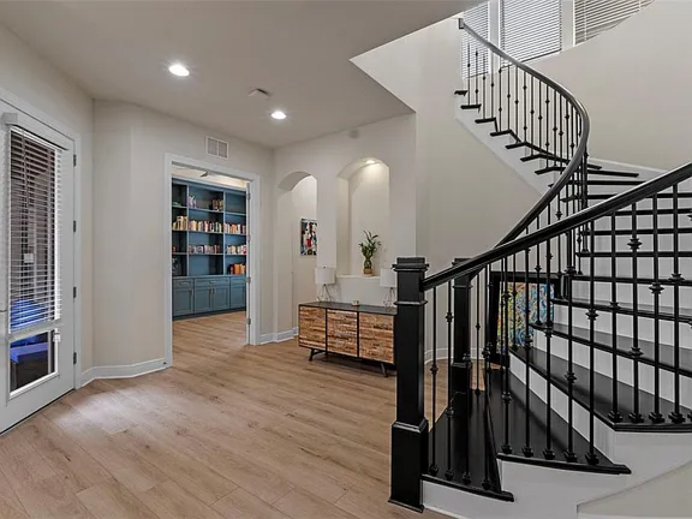 Orlando, Florida, 32827, United States, 5 Bedrooms Bedrooms, ,5 BathroomsBathrooms,Residential,For Sale,1811597