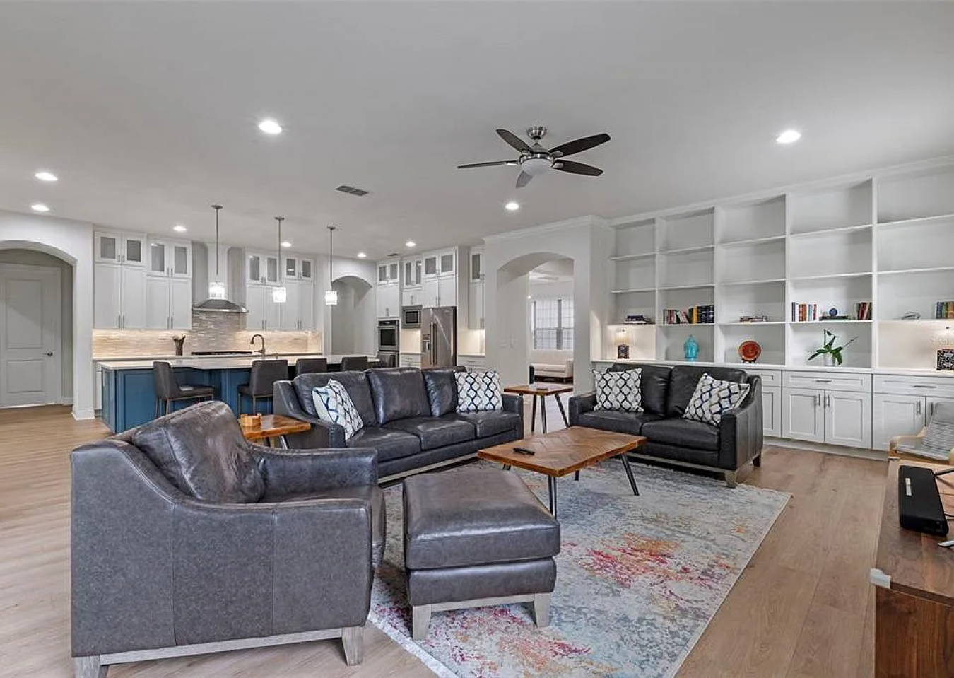 Orlando, Florida, 32827, United States, 5 Bedrooms Bedrooms, ,5 BathroomsBathrooms,Residential,For Sale,1811597