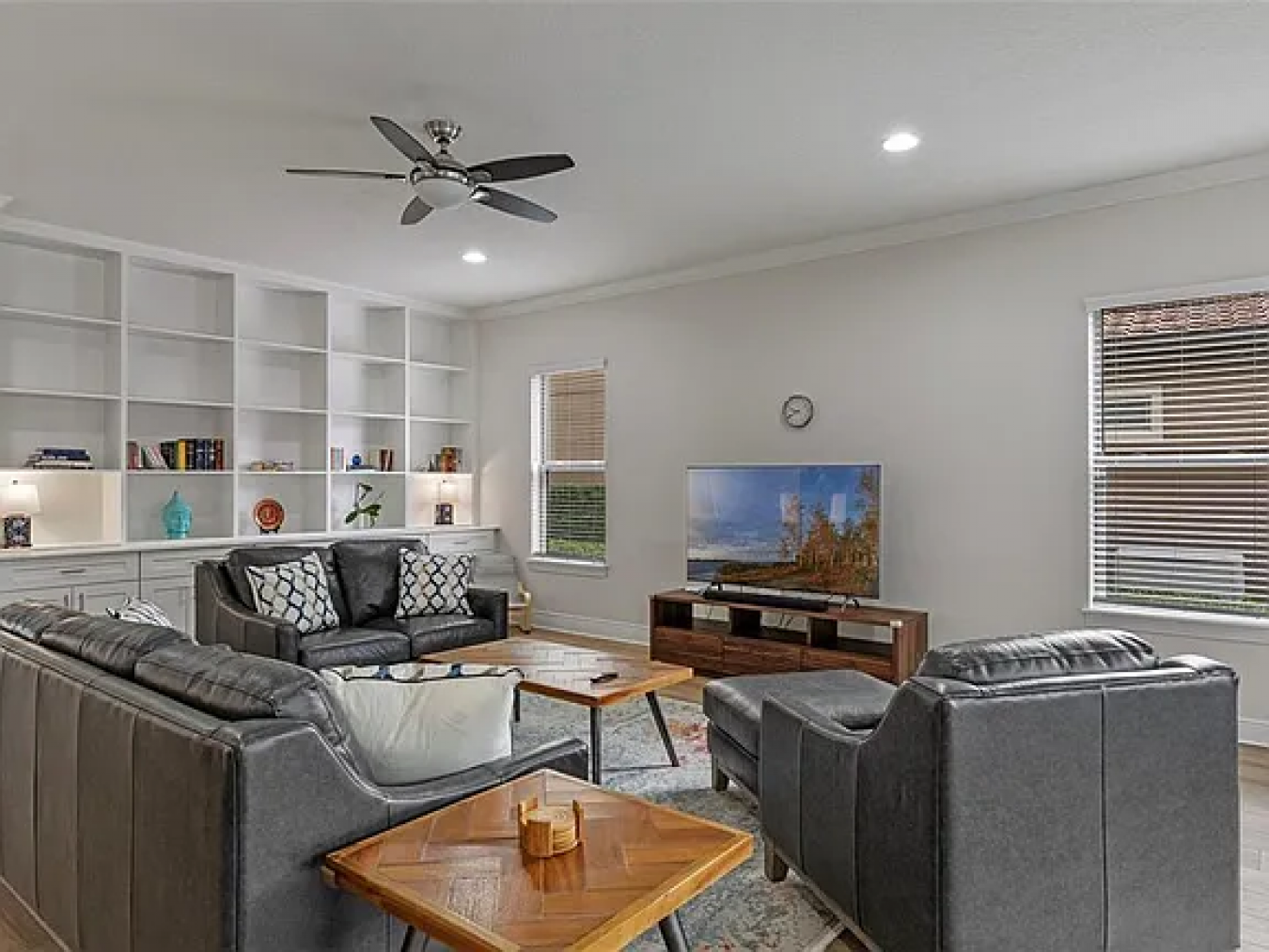 Orlando, Florida, 32827, United States, 5 Bedrooms Bedrooms, ,5 BathroomsBathrooms,Residential,For Sale,1811597