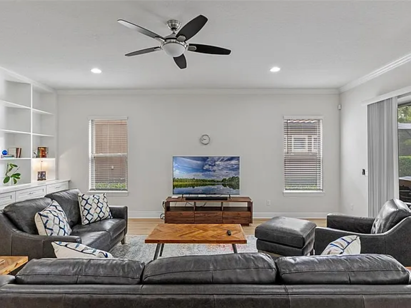 Orlando, Florida, 32827, United States, 5 Bedrooms Bedrooms, ,5 BathroomsBathrooms,Residential,For Sale,1811597