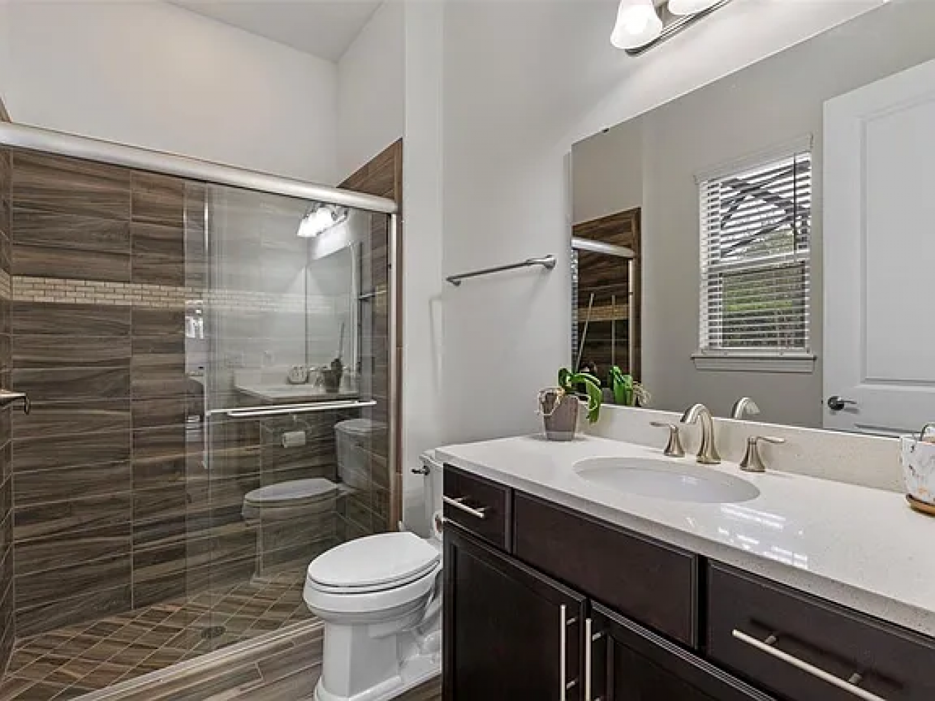 Orlando, Florida, 32827, United States, 5 Bedrooms Bedrooms, ,5 BathroomsBathrooms,Residential,For Sale,1811597