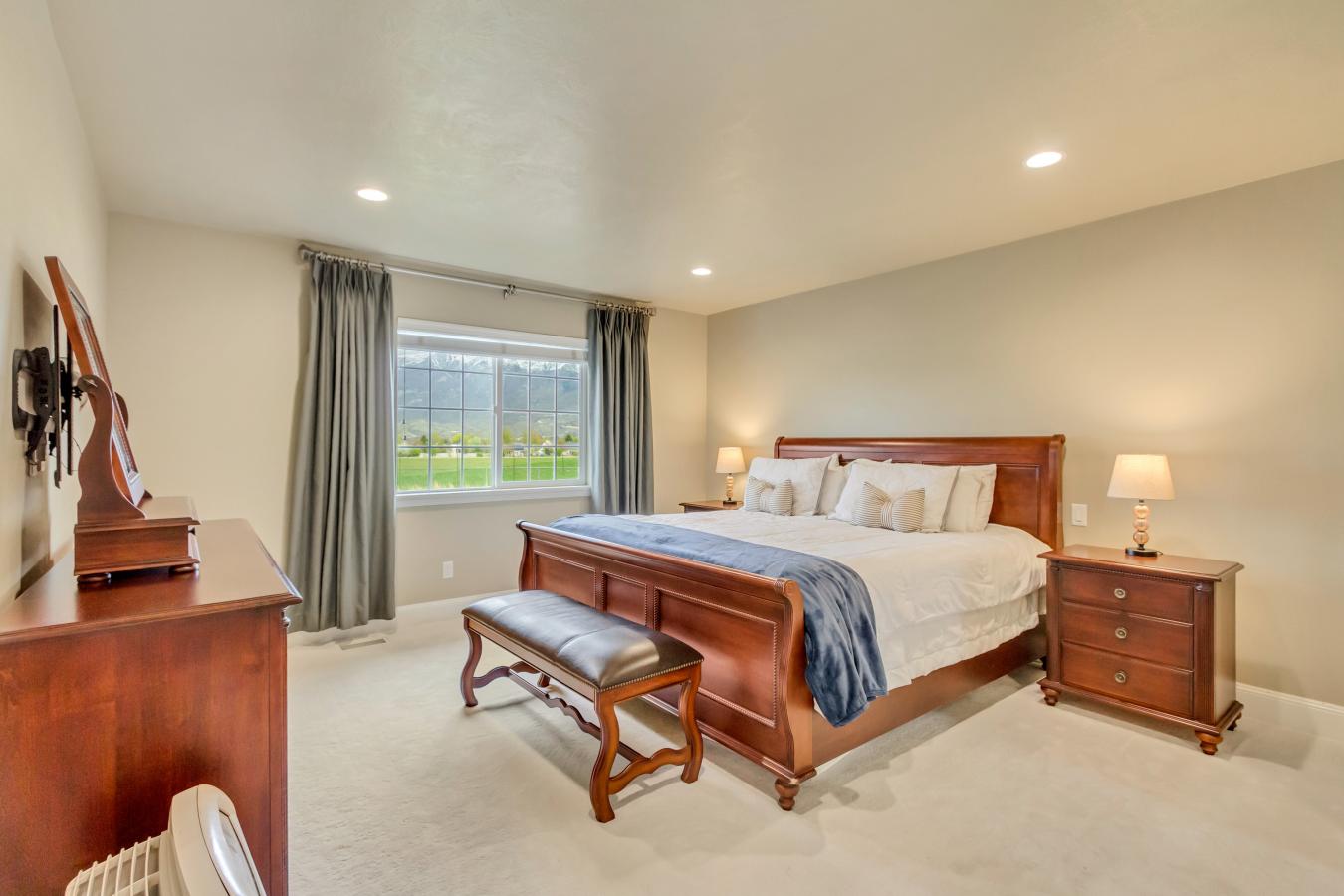 Highland, Utah, 84003, United States, 6 Bedrooms Bedrooms, ,4 BathroomsBathrooms,Residential,For Sale,1820744