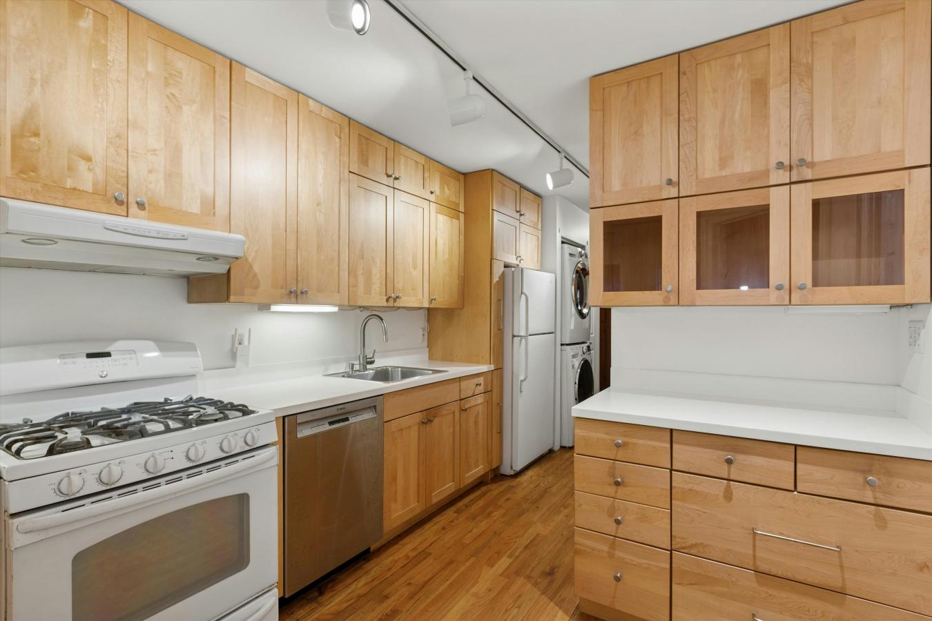 South Slope, New York, 11215, United States, 2 Bedrooms Bedrooms, ,1 BathroomBathrooms,Residential,For Sale,1953596