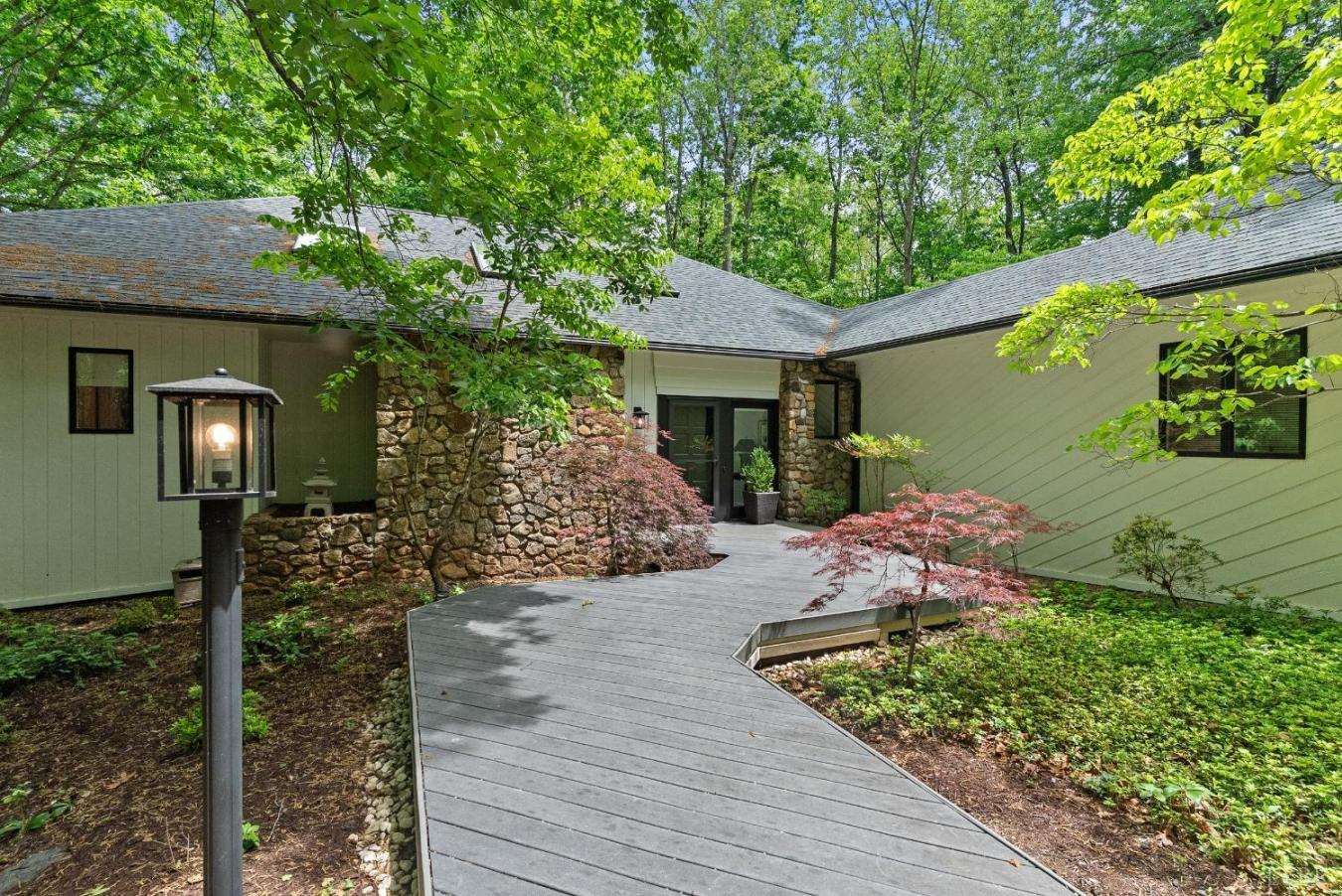 Lynchburg, Virginia, 24503, United States, 4 Bedrooms Bedrooms, ,3 BathroomsBathrooms,Residential,For Sale,1820718