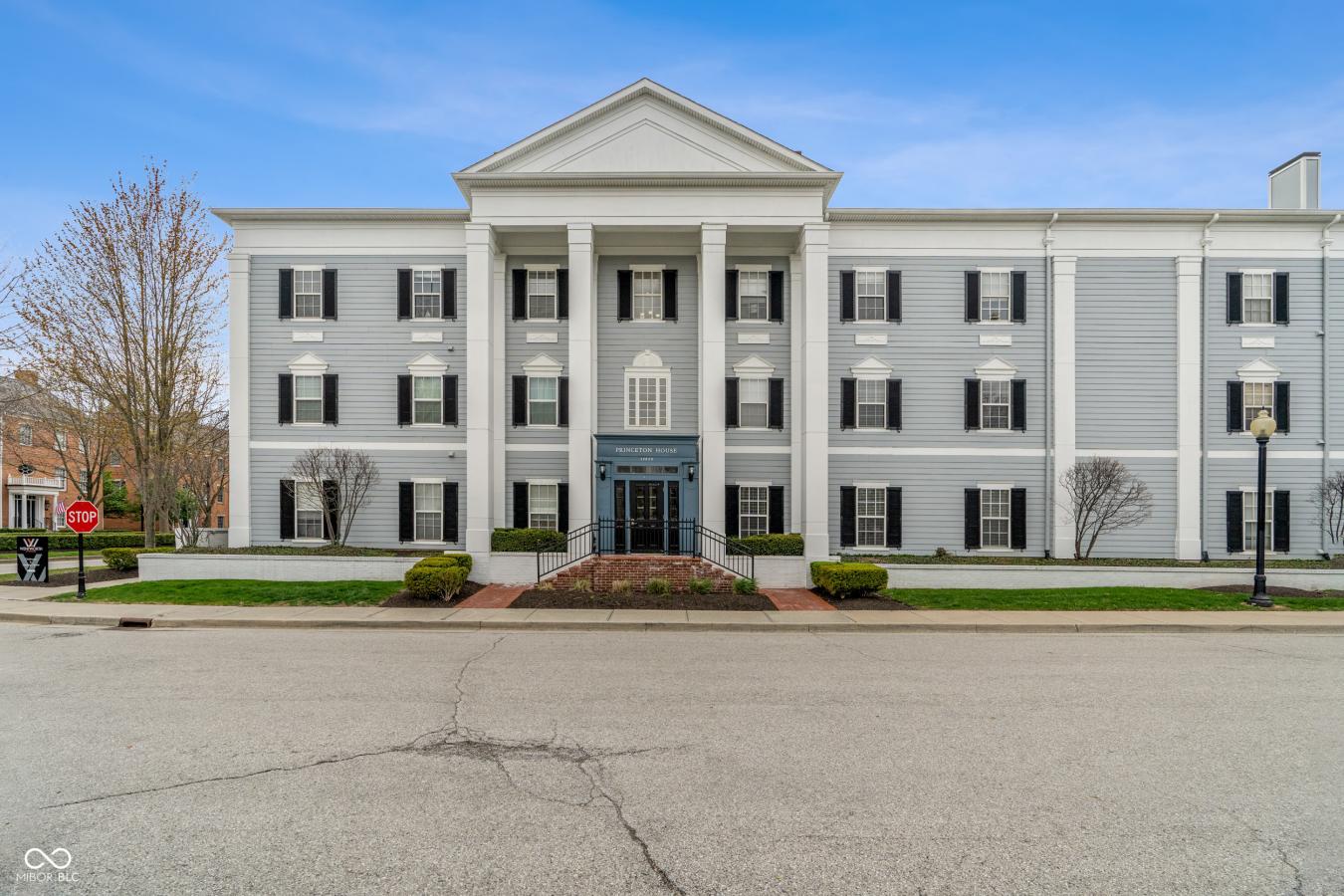 Bright, updated 3 bed, 2 bath condo in the heart of the Village of Wes – image 1