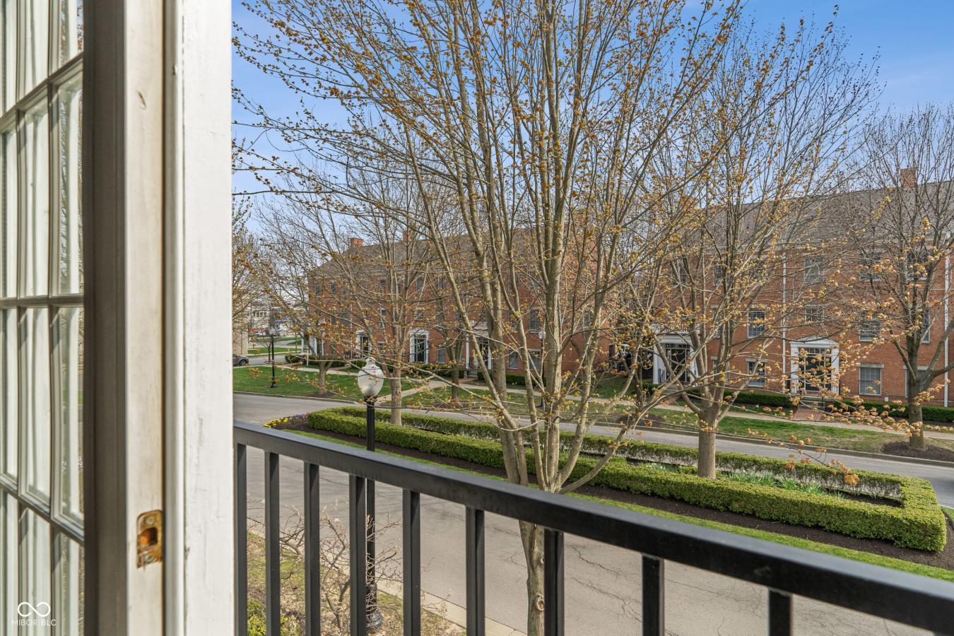 Bright, updated 3 bed, 2 bath condo in the heart of the Village of Wes – image 16