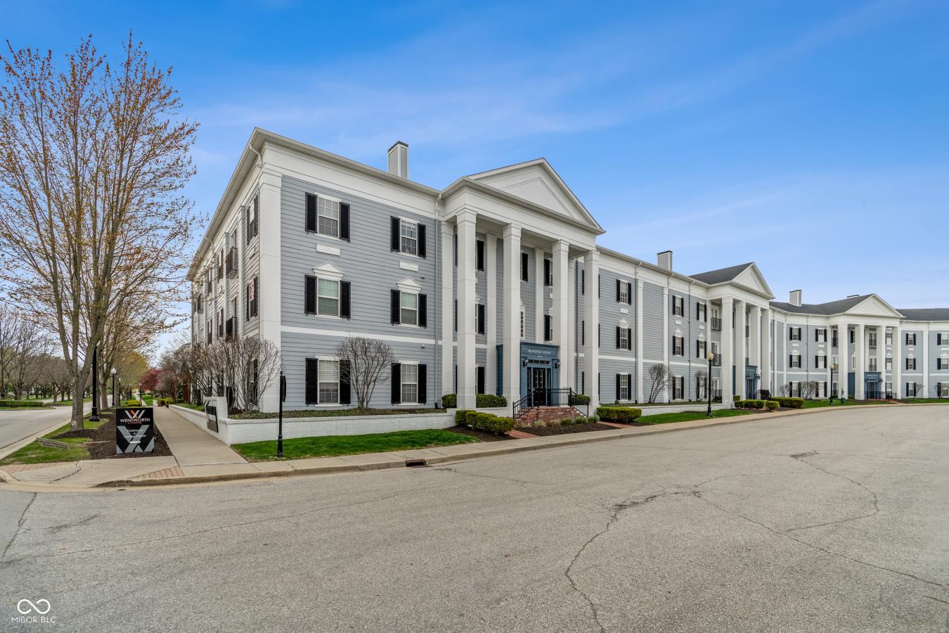 Bright, updated 3 bed, 2 bath condo in the heart of the Village of Wes – image 2