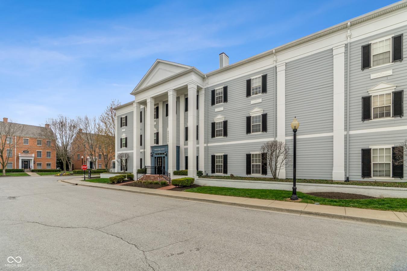 Bright, updated 3 bed, 2 bath condo in the heart of the Village of Wes – image 3
