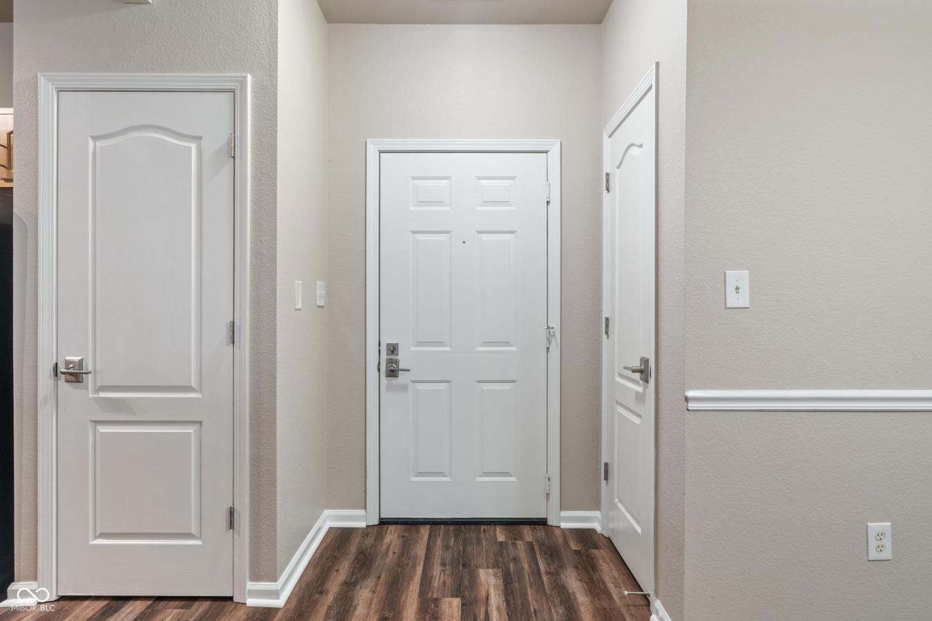 Bright, updated 3 bed, 2 bath condo in the heart of the Village of Wes – image 7