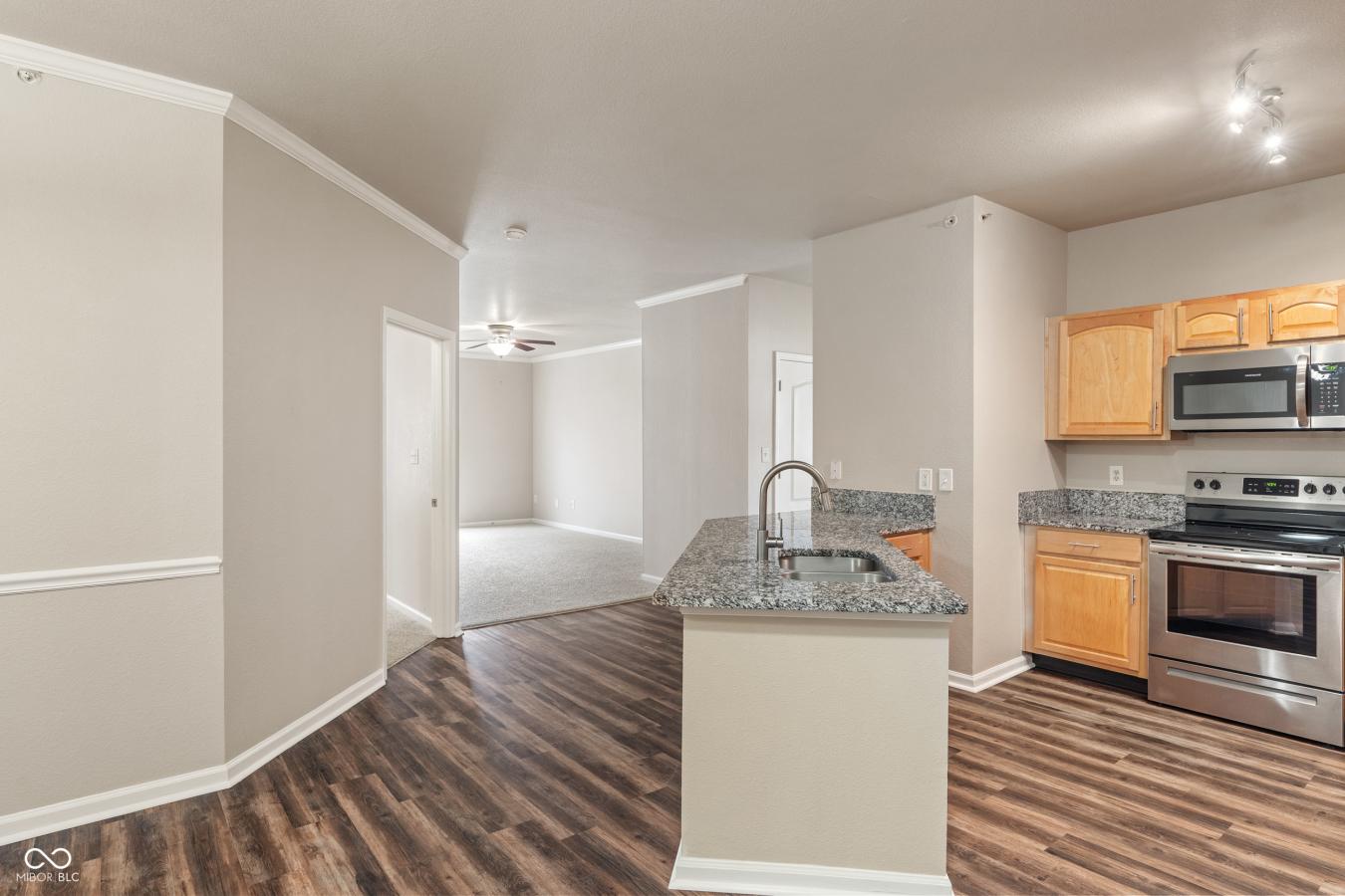Bright, updated 3 bed, 2 bath condo in the heart of the Village of Wes – image 8