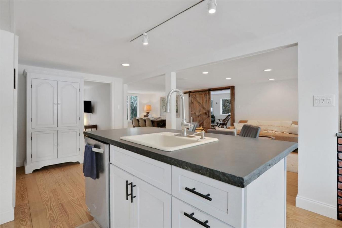 Rochester, New York, 12446, United States, 4 Bedrooms Bedrooms, ,2 BathroomsBathrooms,Residential,For Sale,1824389
