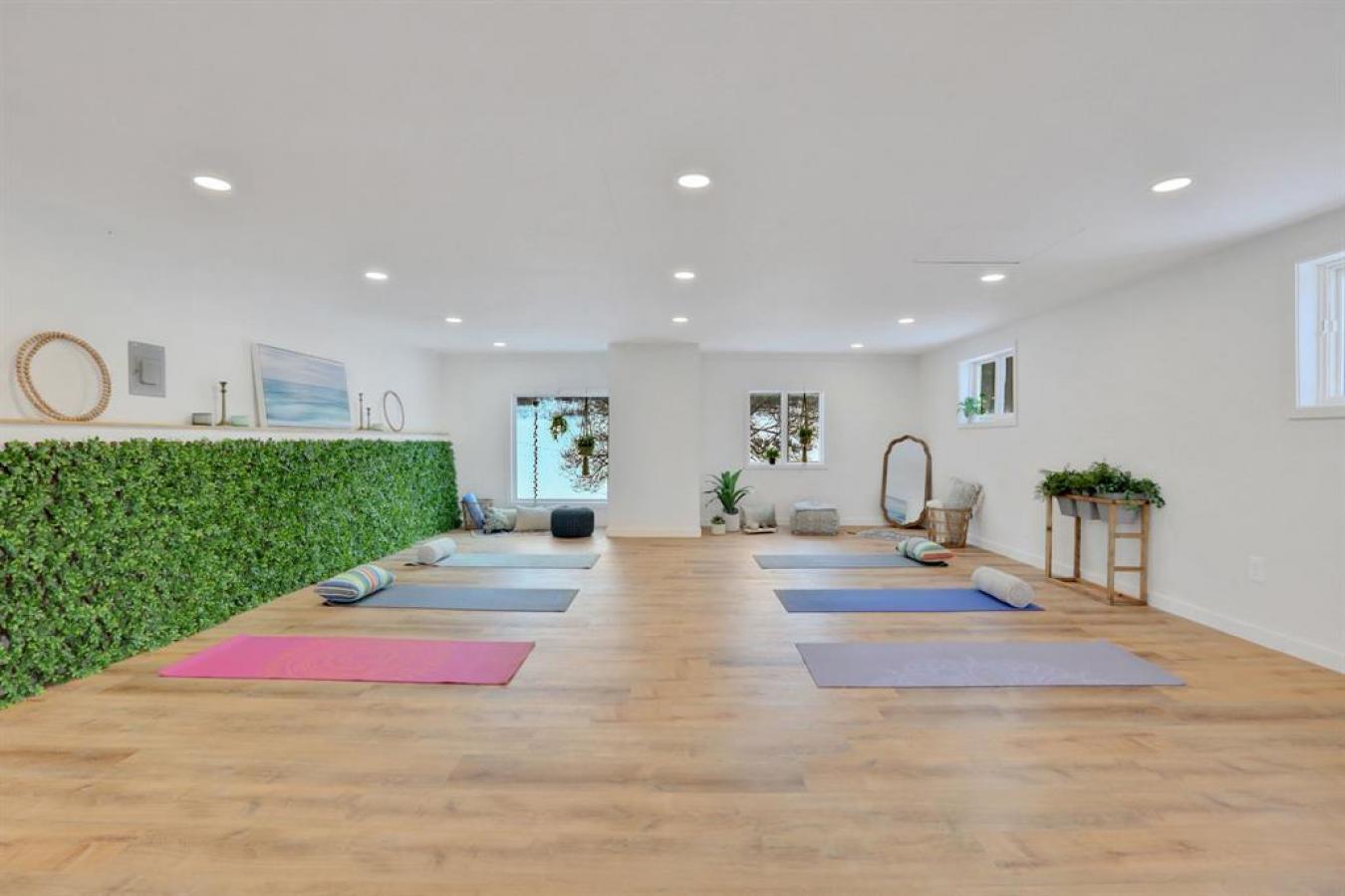 Rochester, New York, 12446, United States, 4 Bedrooms Bedrooms, ,2 BathroomsBathrooms,Residential,For Sale,1824389