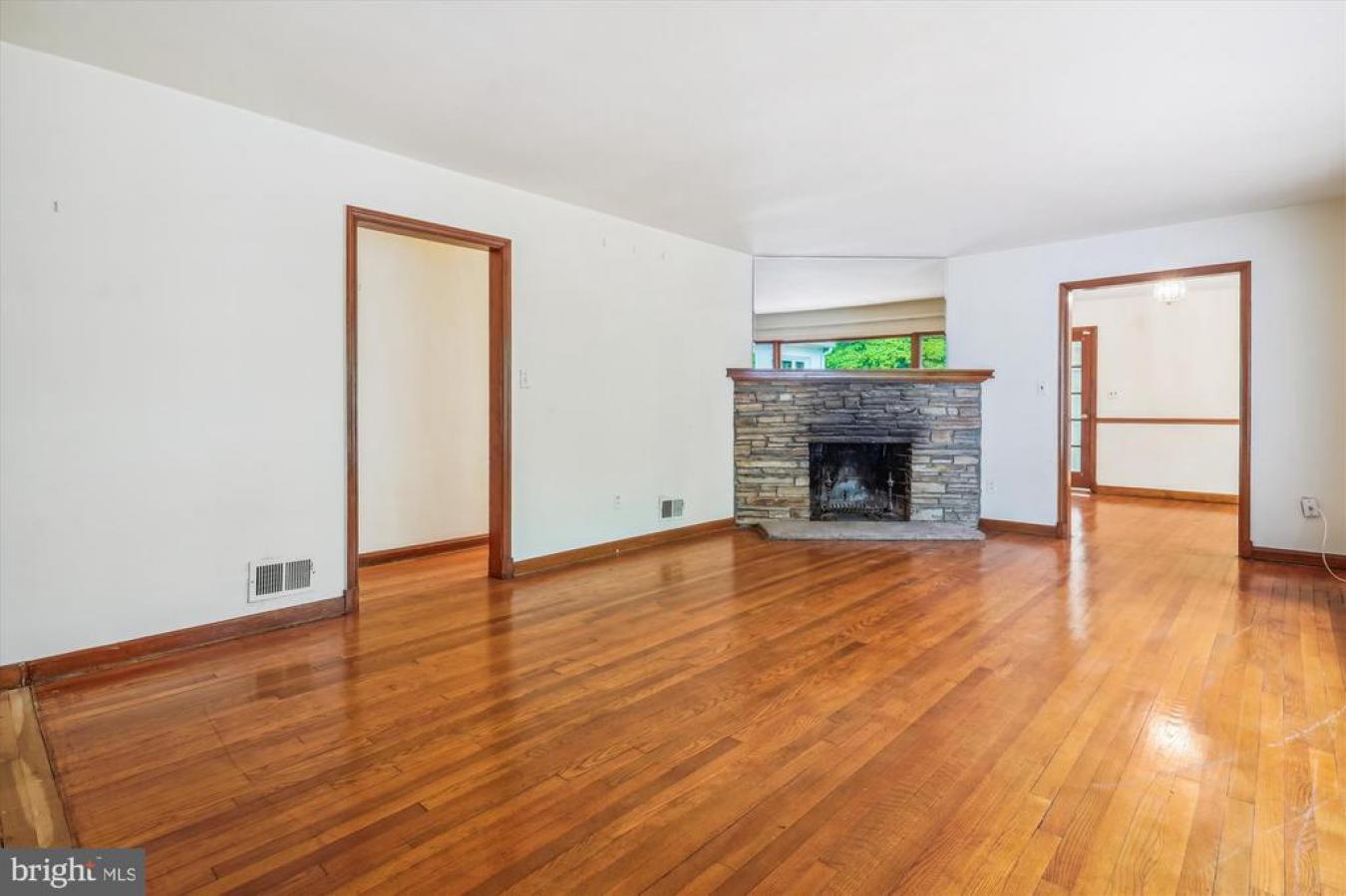Alexandria, Virginia, 22308, United States, 3 Bedrooms Bedrooms, ,3 BathroomsBathrooms,Residential,For Sale,1824388