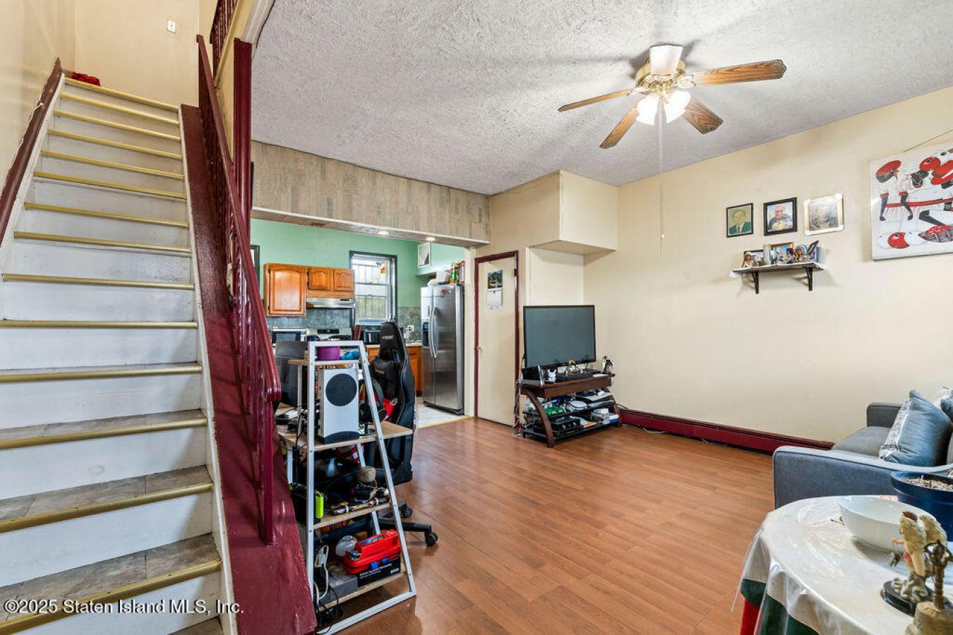 Staten Island, New York, 10305, United States, 3 Bedrooms Bedrooms, ,2 BathroomsBathrooms,Residential,For Sale,1824385