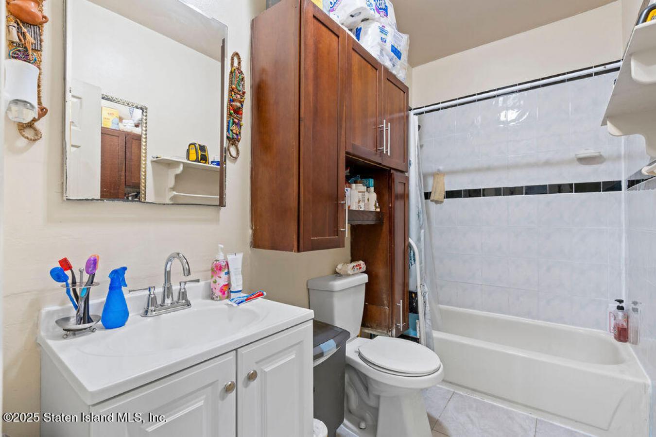Staten Island, New York, 10305, United States, 3 Bedrooms Bedrooms, ,2 BathroomsBathrooms,Residential,For Sale,1824385