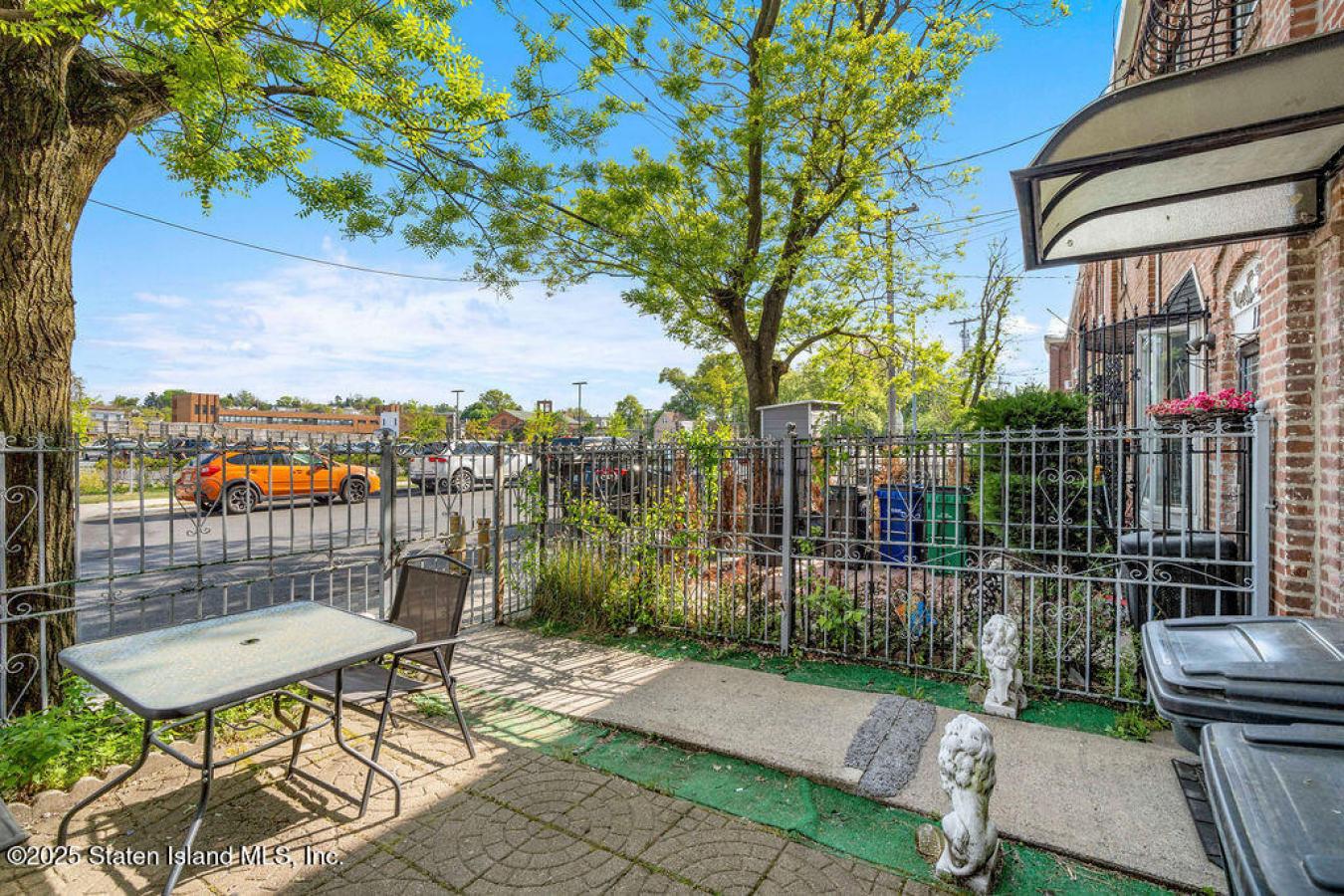 Staten Island, New York, 10305, United States, 3 Bedrooms Bedrooms, ,2 BathroomsBathrooms,Residential,For Sale,1824385