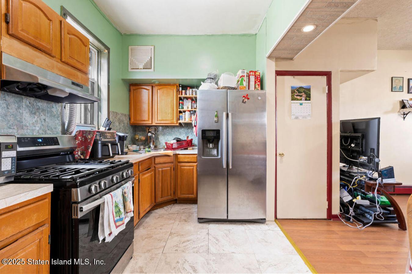 Staten Island, New York, 10305, United States, 3 Bedrooms Bedrooms, ,2 BathroomsBathrooms,Residential,For Sale,1824385