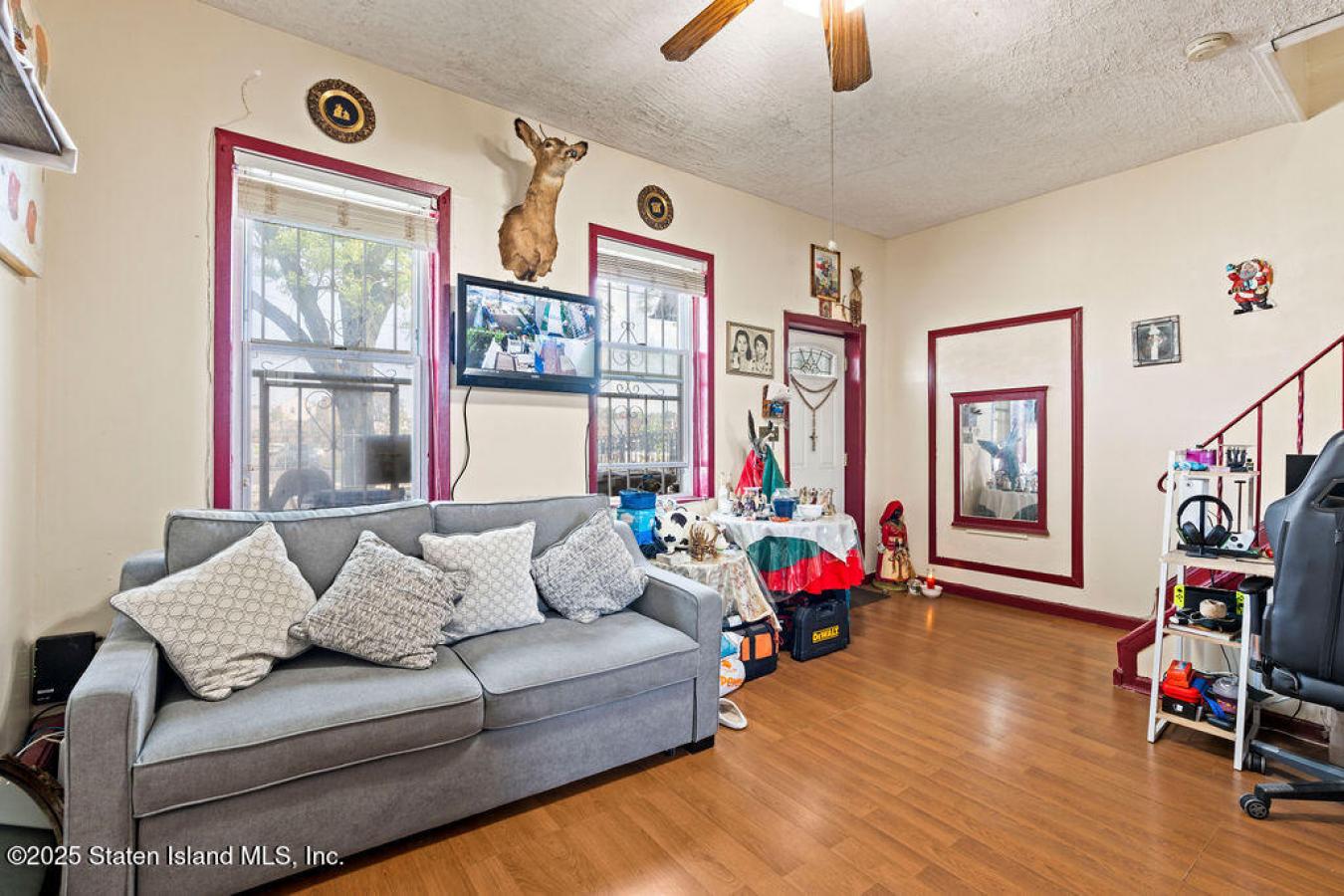 Staten Island, New York, 10305, United States, 3 Bedrooms Bedrooms, ,2 BathroomsBathrooms,Residential,For Sale,1824385