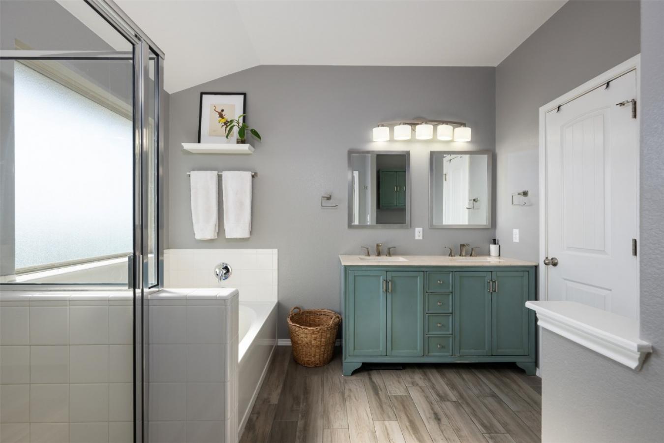 Austin, Texas, 78737, United States, 4 Bedrooms Bedrooms, ,2 BathroomsBathrooms,Residential,For Sale,1824384