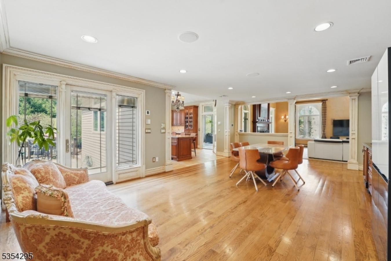 Mahwah Twp., Bergen, 07430, United States, 6 Bedrooms Bedrooms, ,6 BathroomsBathrooms,Residential,For Sale,1824366