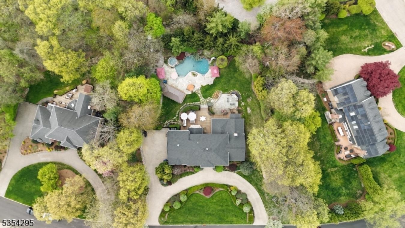 Mahwah Twp., Bergen, 07430, United States, 6 Bedrooms Bedrooms, ,6 BathroomsBathrooms,Residential,For Sale,1824366
