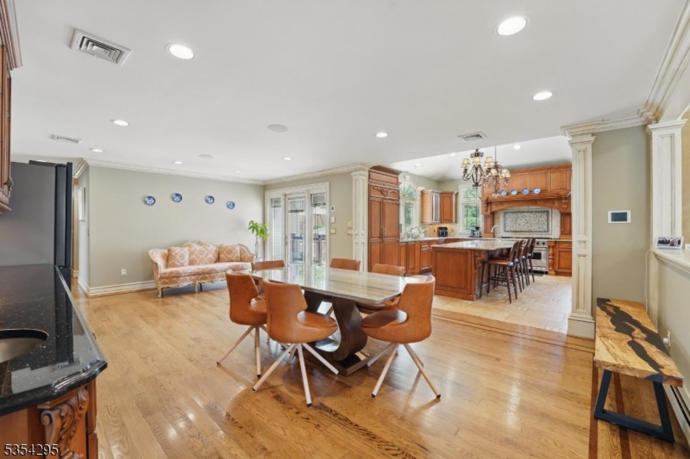 Mahwah Twp., Bergen, 07430, United States, 6 Bedrooms Bedrooms, ,6 BathroomsBathrooms,Residential,For Sale,1824366