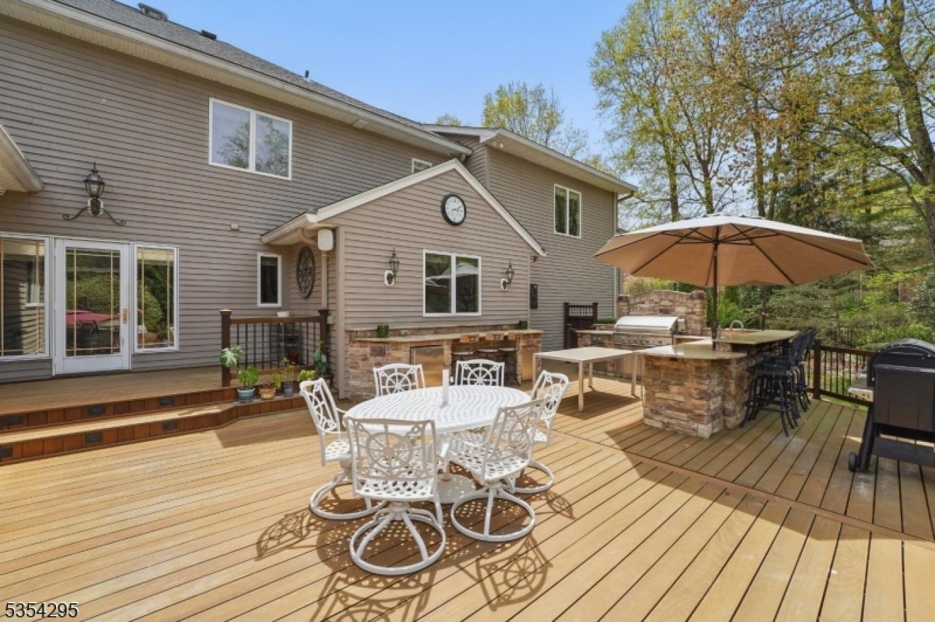 Mahwah Twp., Bergen, 07430, United States, 6 Bedrooms Bedrooms, ,6 BathroomsBathrooms,Residential,For Sale,1824366