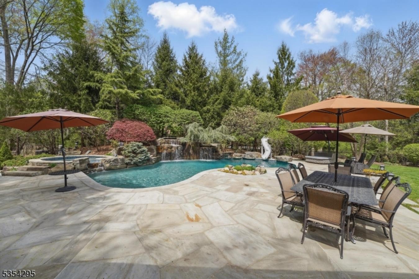 Mahwah Twp., Bergen, 07430, United States, 6 Bedrooms Bedrooms, ,6 BathroomsBathrooms,Residential,For Sale,1824366