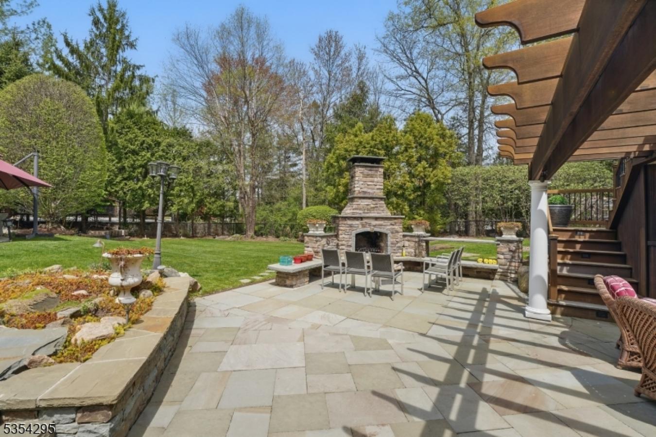 Mahwah Twp., Bergen, 07430, United States, 6 Bedrooms Bedrooms, ,6 BathroomsBathrooms,Residential,For Sale,1824366