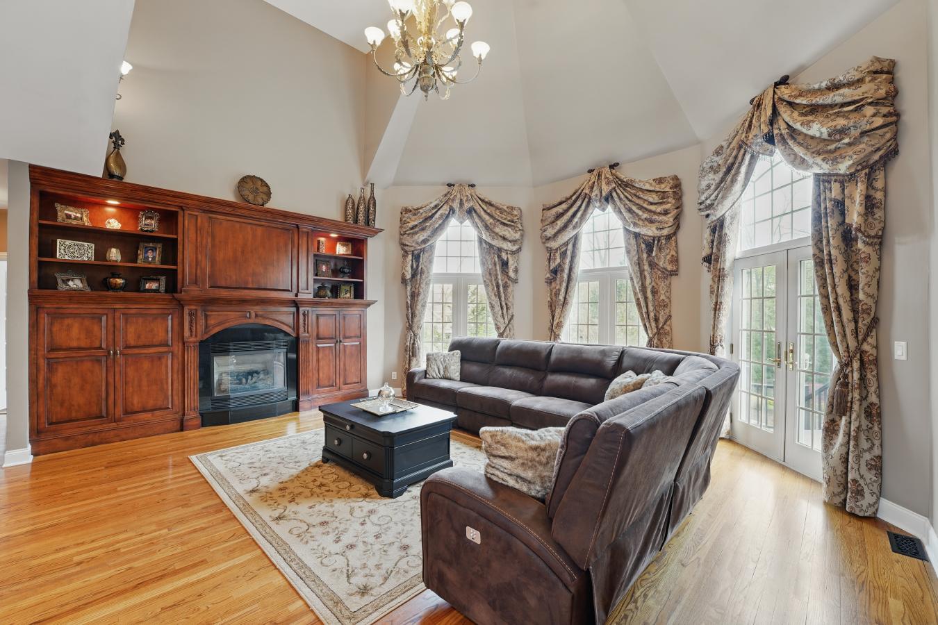 Mahwah, New Jersey, 07430, United States, 5 Bedrooms Bedrooms, ,3 BathroomsBathrooms,Residential,For Sale,1824365