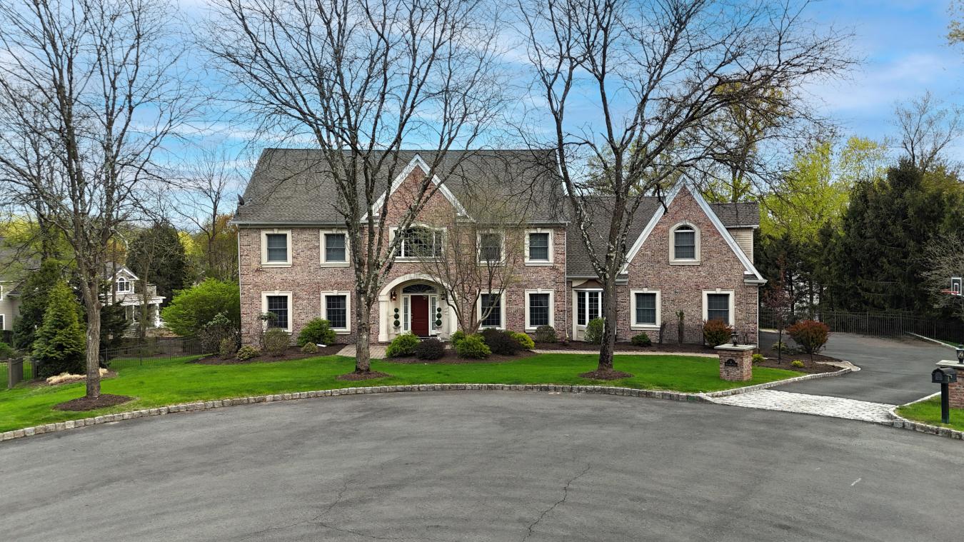 Mahwah, New Jersey, 07430, United States, 5 Bedrooms Bedrooms, ,3 BathroomsBathrooms,Residential,For Sale,1824365