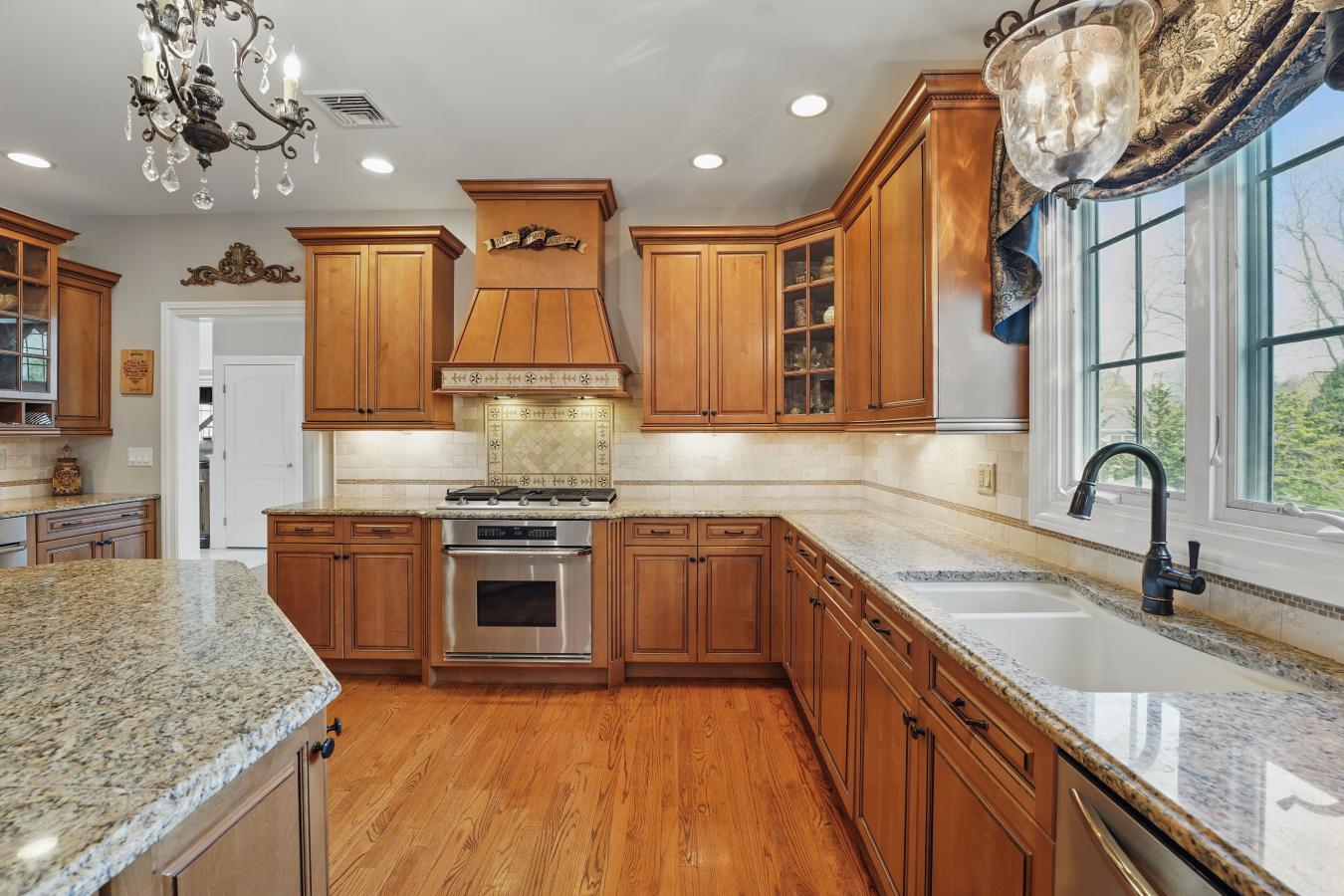 Mahwah, New Jersey, 07430, United States, 5 Bedrooms Bedrooms, ,3 BathroomsBathrooms,Residential,For Sale,1824365