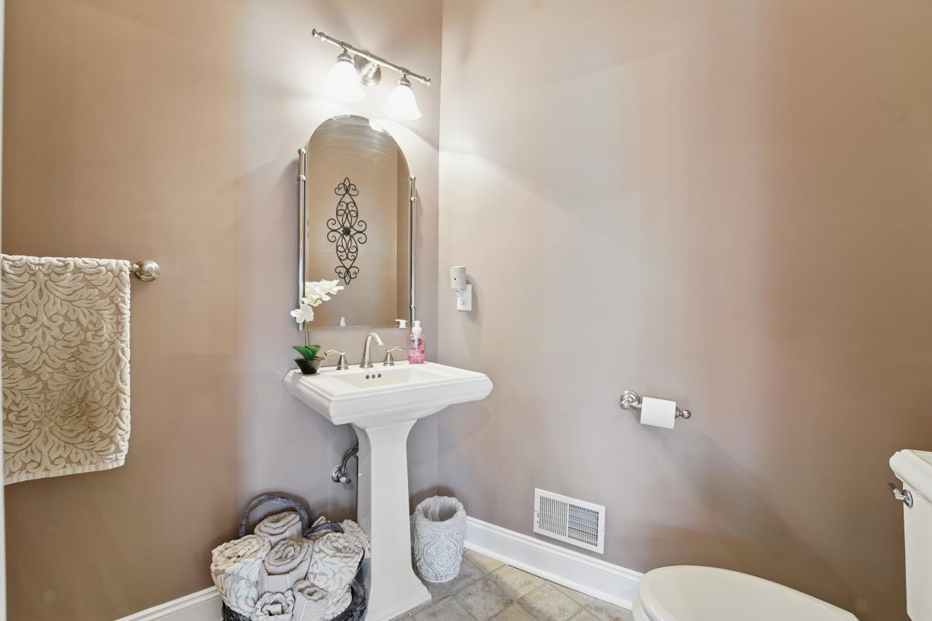 Mahwah, New Jersey, 07430, United States, 5 Bedrooms Bedrooms, ,3 BathroomsBathrooms,Residential,For Sale,1824365