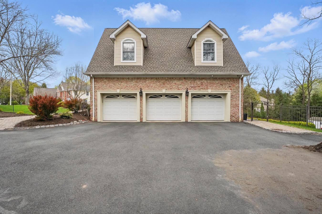 Mahwah, New Jersey, 07430, United States, 5 Bedrooms Bedrooms, ,3 BathroomsBathrooms,Residential,For Sale,1824365