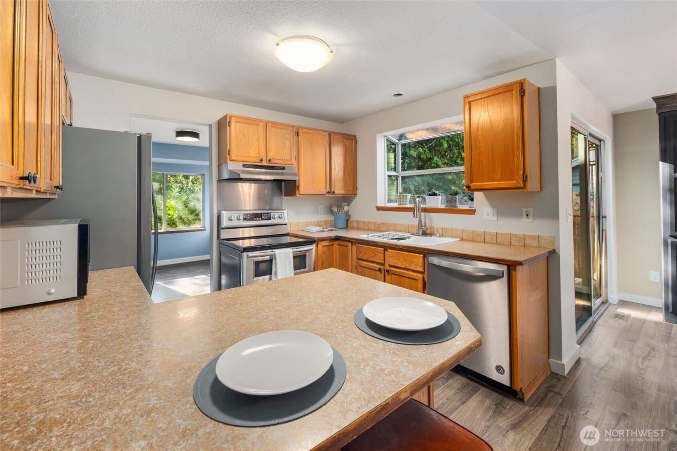 Maple Valley, Washington, 98038, United States, 3 Bedrooms Bedrooms, ,2 BathroomsBathrooms,Residential,For Sale,1824359