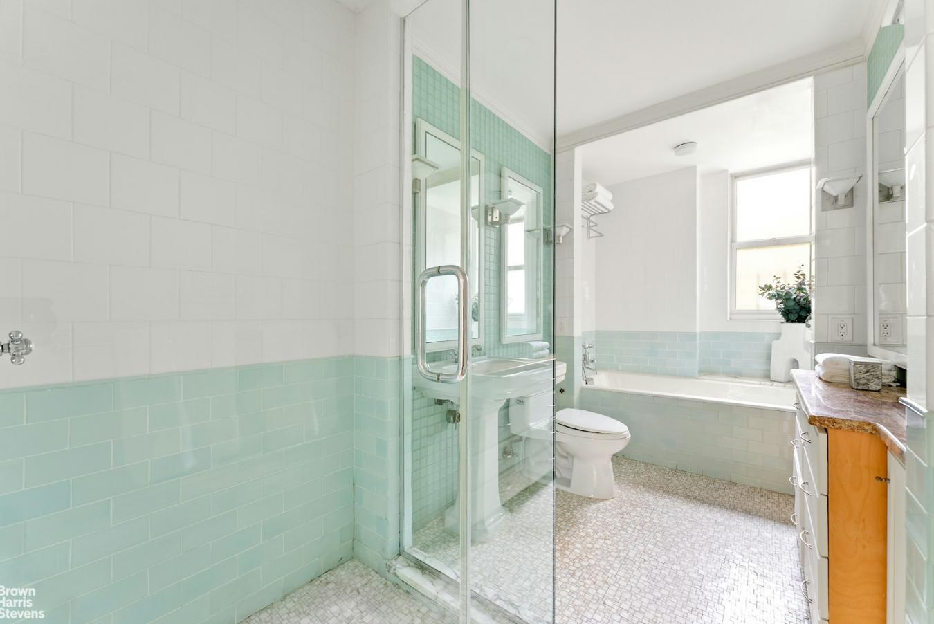 New York, New York, 10024, United States, 4 Bedrooms Bedrooms, ,3 BathroomsBathrooms,Residential,For Sale,1820706