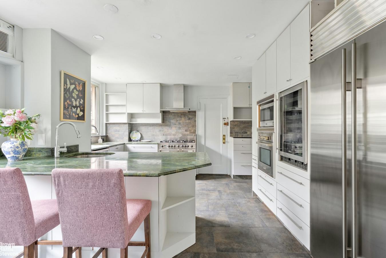 New York, New York, 10024, United States, 4 Bedrooms Bedrooms, ,3 BathroomsBathrooms,Residential,For Sale,1820706