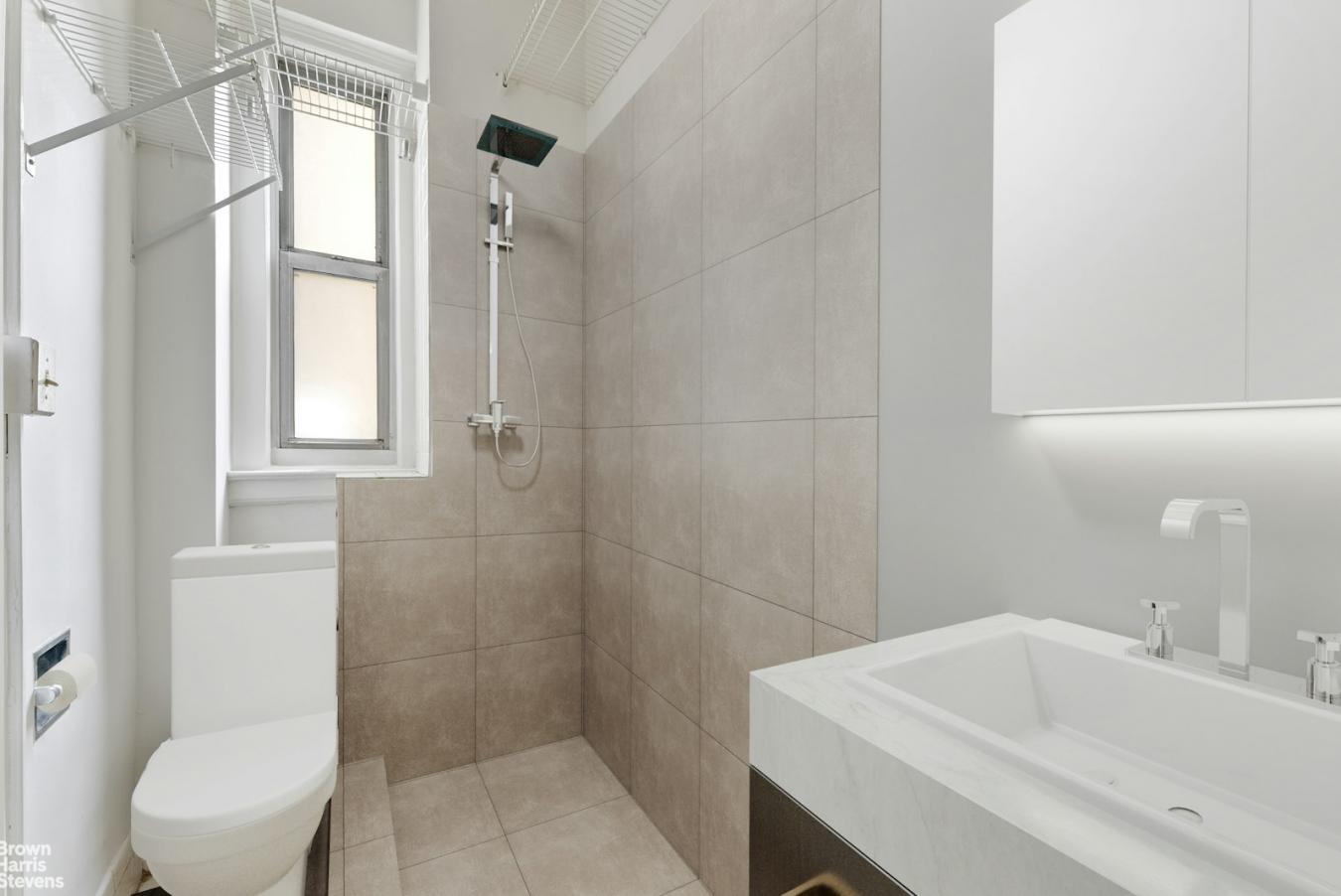 New York, New York, 10024, United States, 4 Bedrooms Bedrooms, ,3 BathroomsBathrooms,Residential,For Sale,1820706
