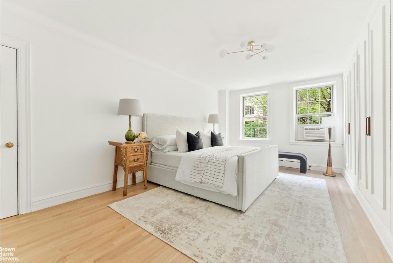 New York, New York, 10024, United States, 4 Bedrooms Bedrooms, ,3 BathroomsBathrooms,Residential,For Sale,1820706