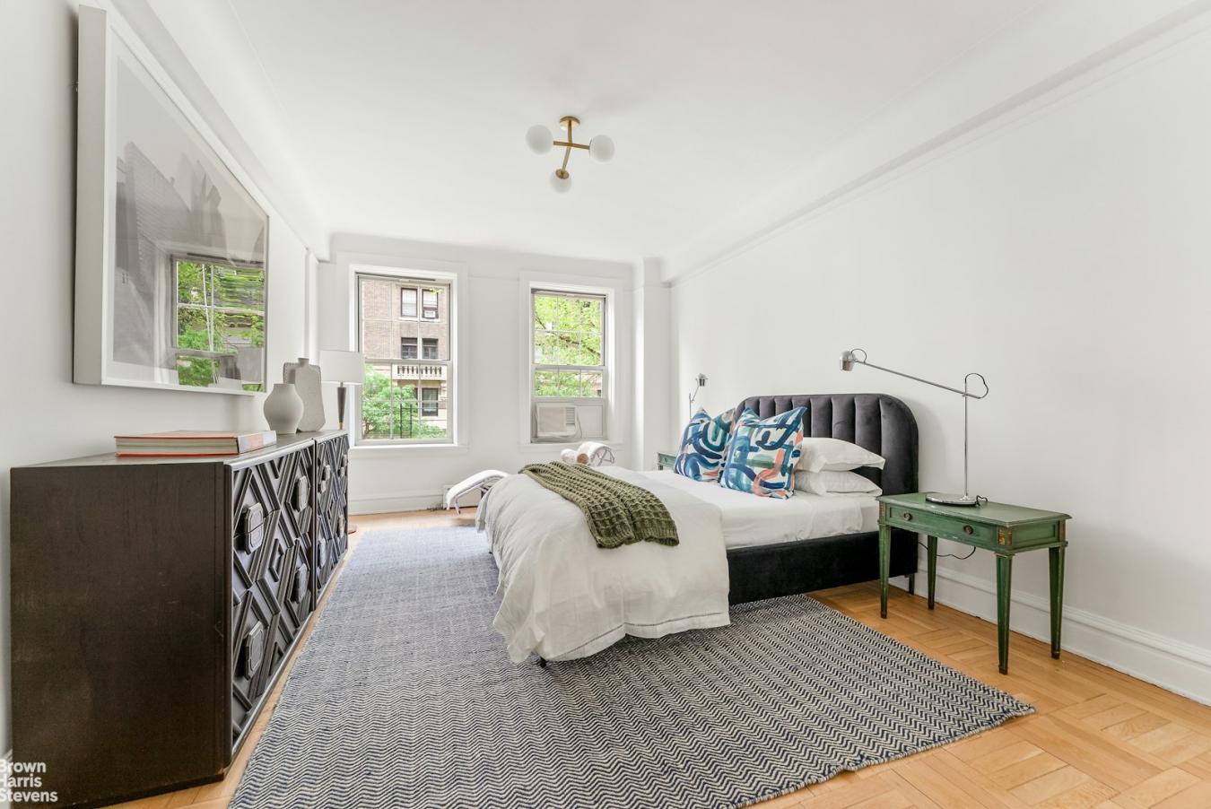 New York, New York, 10024, United States, 4 Bedrooms Bedrooms, ,3 BathroomsBathrooms,Residential,For Sale,1820706