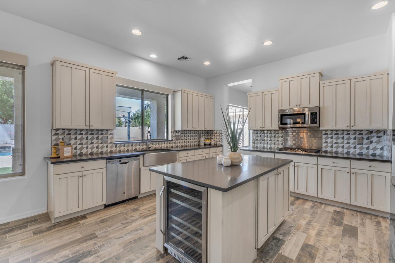 Chandler, Maricopa, 85249, United States, 6 Bedrooms Bedrooms, ,4 BathroomsBathrooms,Residential,For Sale,1820283