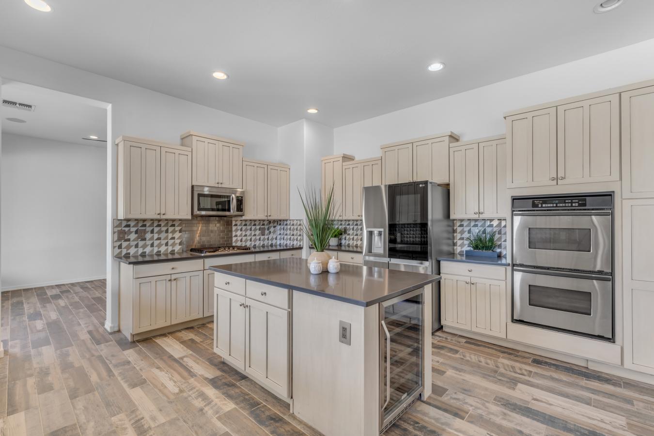 Chandler, Maricopa, 85249, United States, 6 Bedrooms Bedrooms, ,4 BathroomsBathrooms,Residential,For Sale,1820283