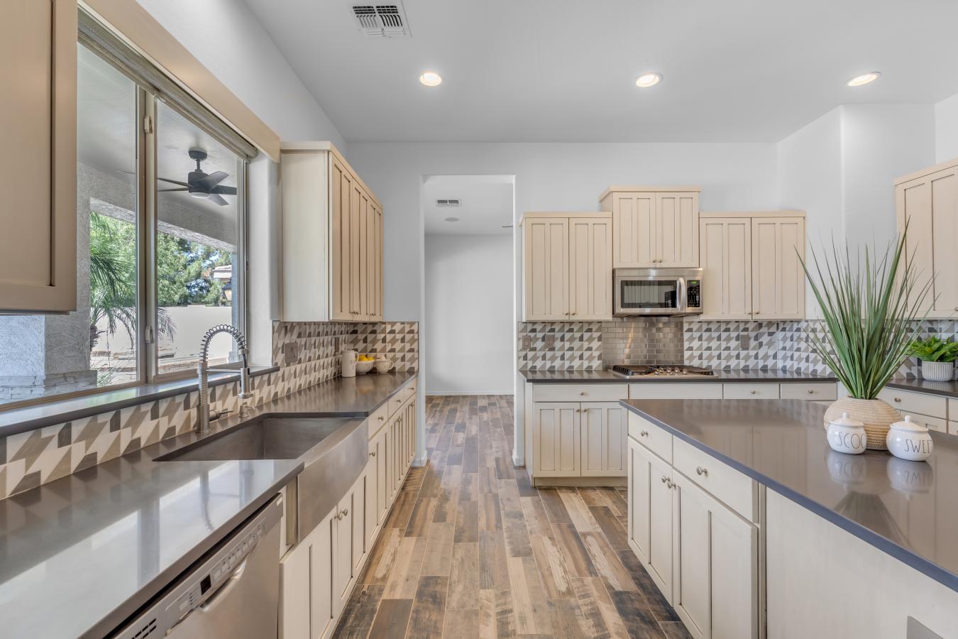 Chandler, Maricopa, 85249, United States, 6 Bedrooms Bedrooms, ,4 BathroomsBathrooms,Residential,For Sale,1820283