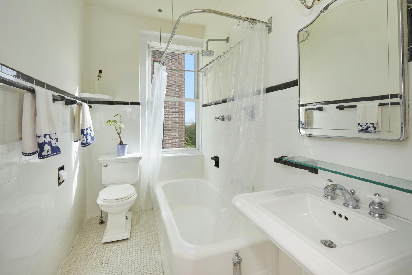 New York, New York, 10025, United States, 3 Bedrooms Bedrooms, ,3 BathroomsBathrooms,Residential,For Sale,1824333